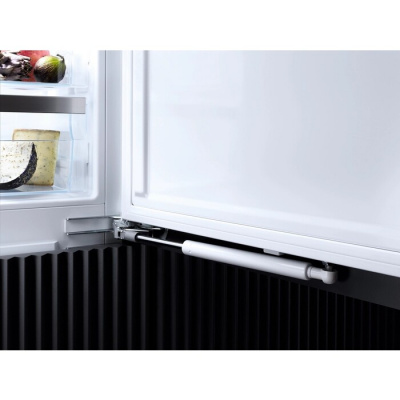 Встраиваемый морозильник Miele FNS 7770 E